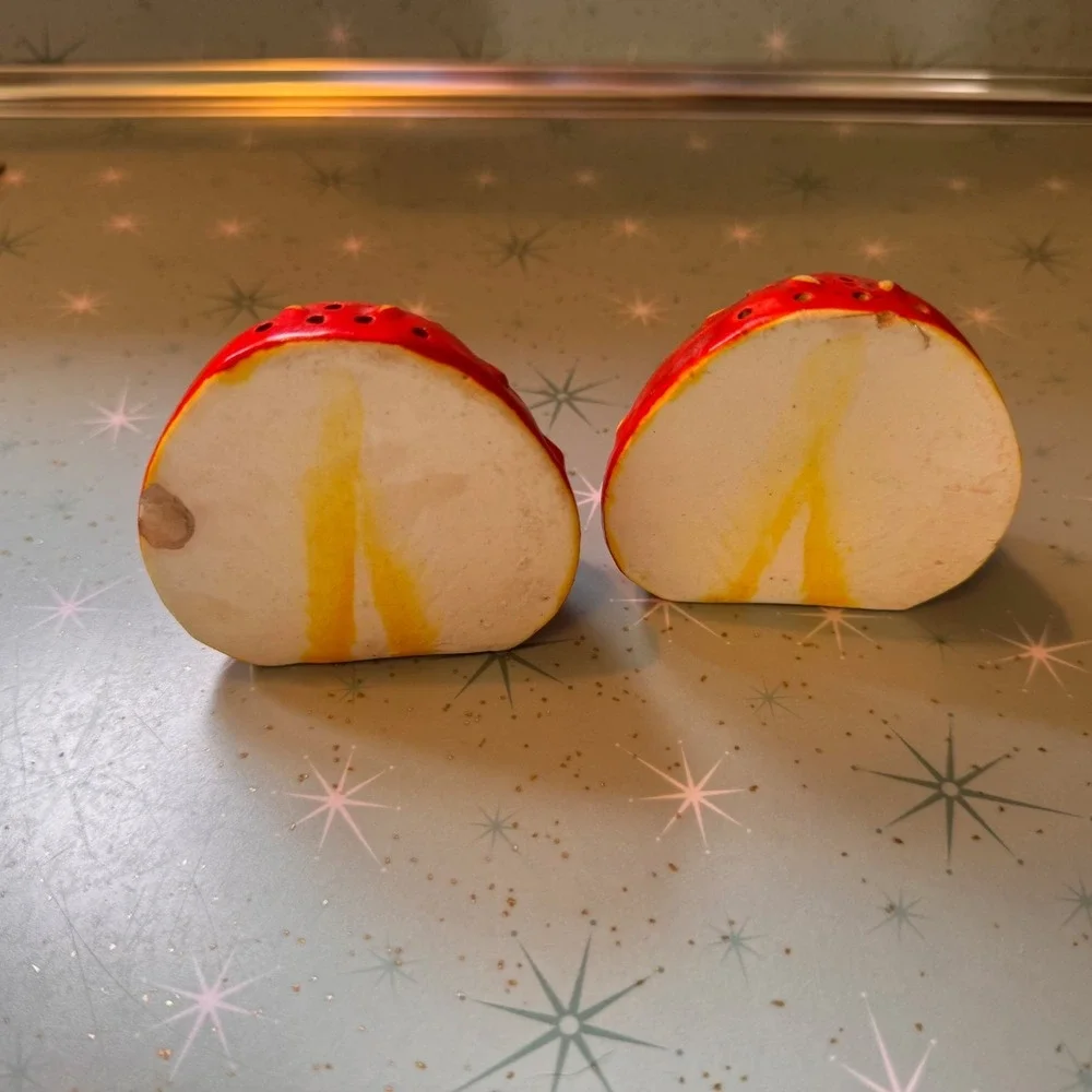 Vintage‎ Strawberry Salt & Pepper Shaker Set Ceramic Kitsch Kitchen Cottagecore
